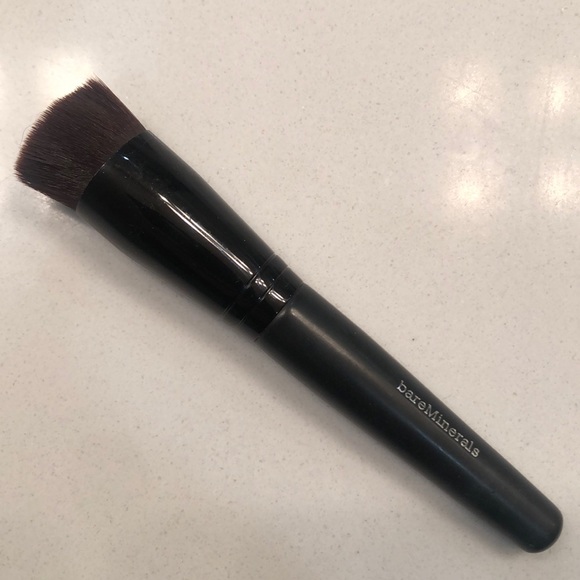 bareMinerals Perfecting Liquid Make Up Face Brush - Picture 3 of 7